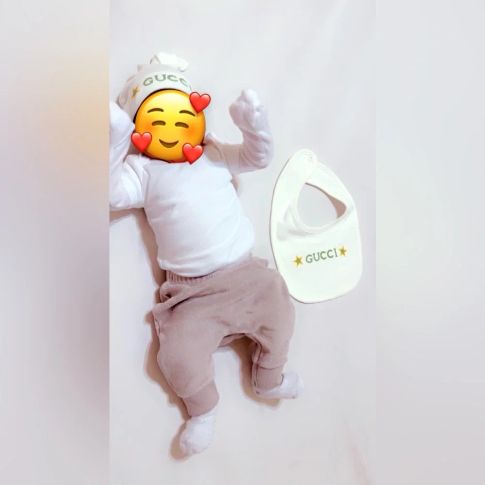 Gucci vintage baby cotton two-piece hat & bib with Gucci logo - Picture 2 of 11